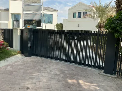 بوابة حديد حسب الطلب من قلعة للألمنيوم في دبي