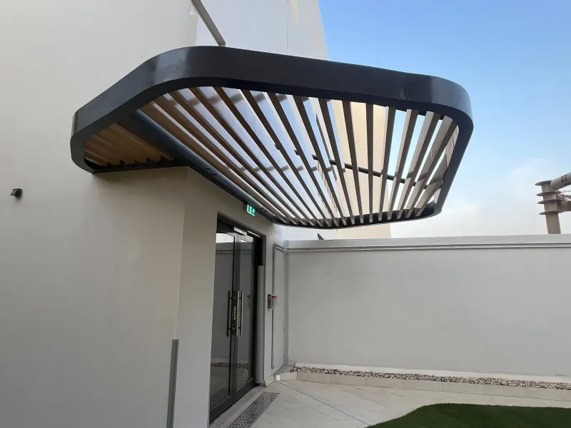 ممرات مغطاة ومظلات مداخل