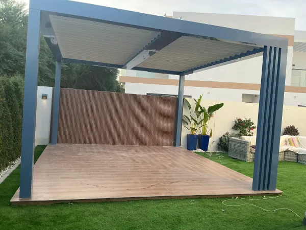A garden room with louvres that open to the sky